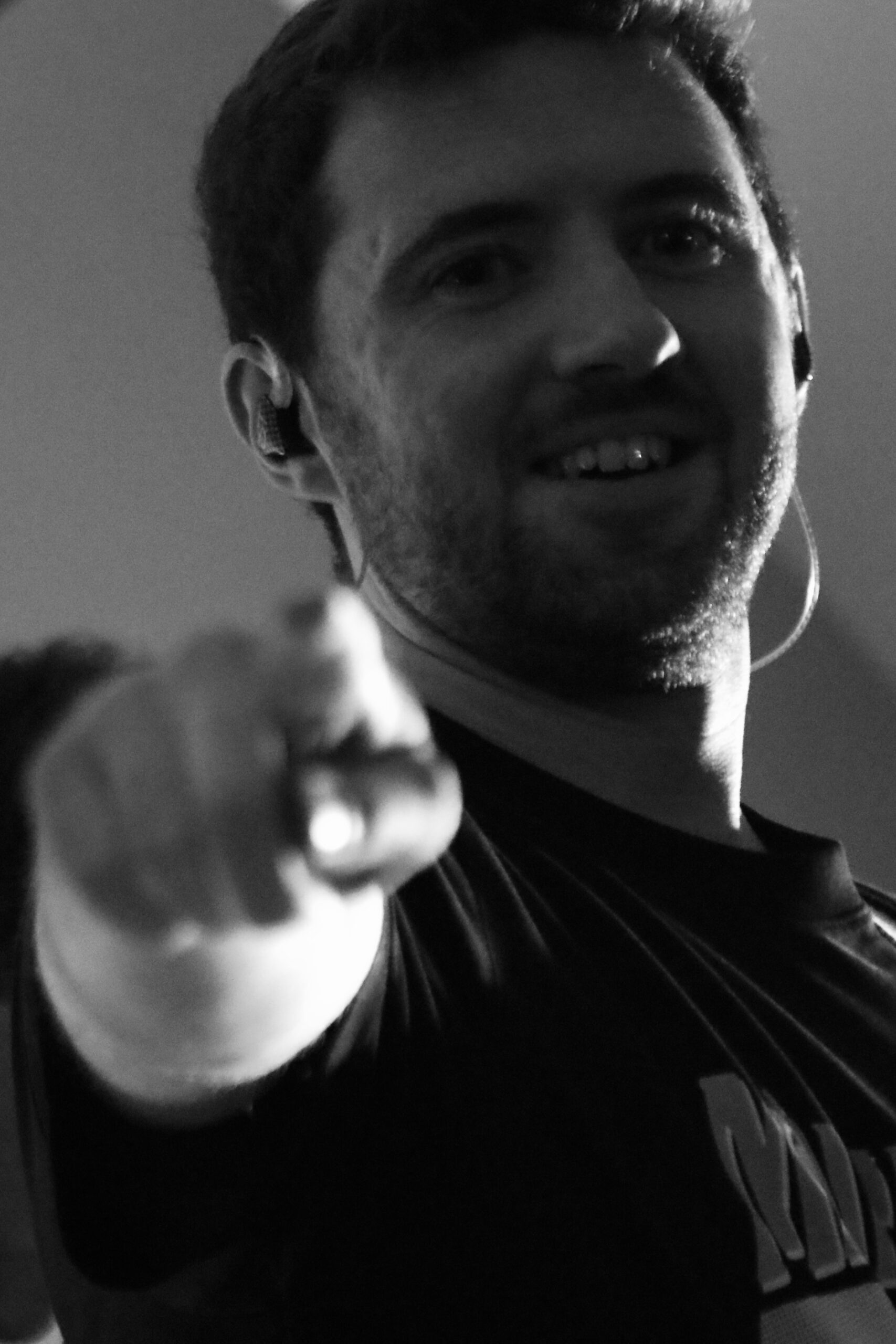 Iain of El Sartel points to the camera at BayFest 2026