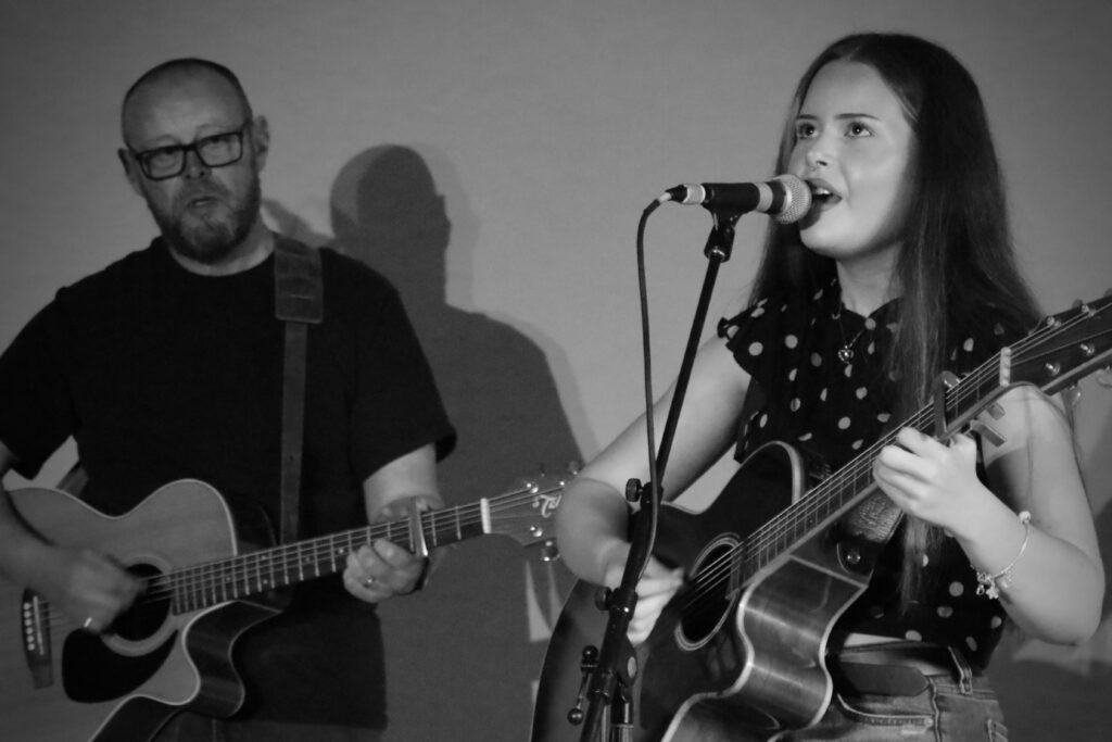Chris and Kate Mackinnon sing at BayFest